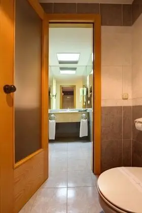 Büyük Yataklı Tek Kişilik Oda