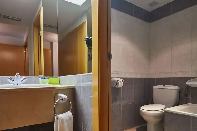 Büyük Yataklı Tek Kişilik Oda