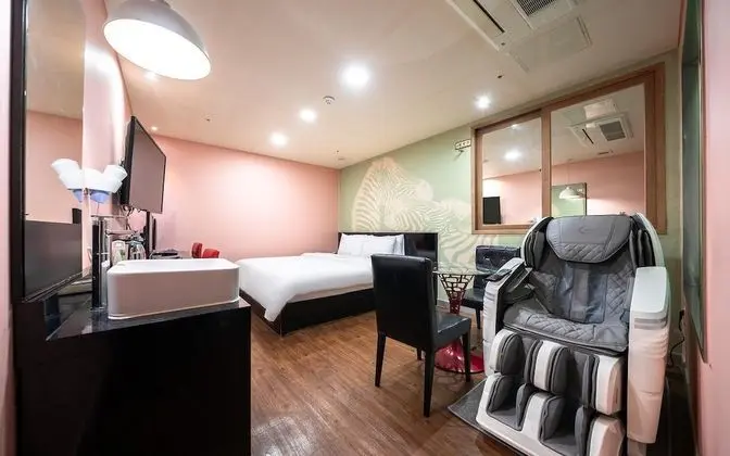 Oda (VVIP (Netflix available massage chair)