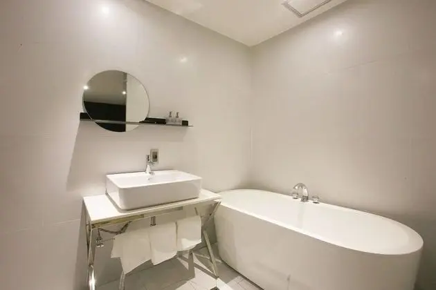 Oda (Deluxe (Netflix Available))