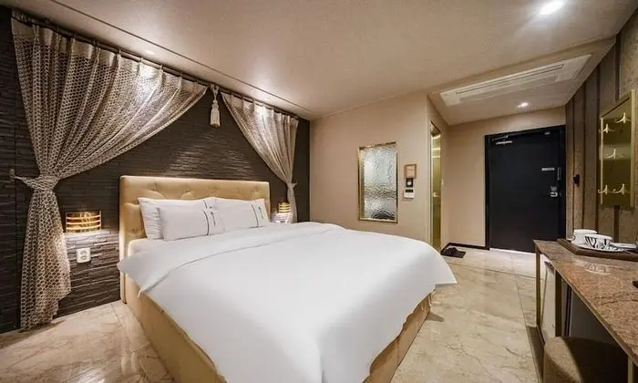 Deluxe Tek Büyük Yataklı Oda