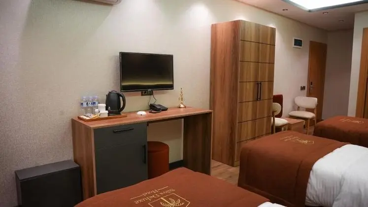 Ekonomik Üç Kişilik Oda, Şehir Manzaralı, Balkonlu