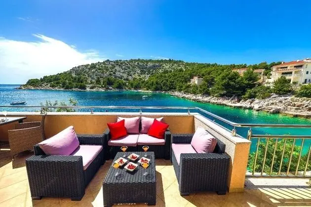 Ev (Silva - with pool and great view - H()