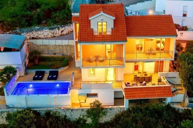 Ev (Silva - with pool and great view - H()
