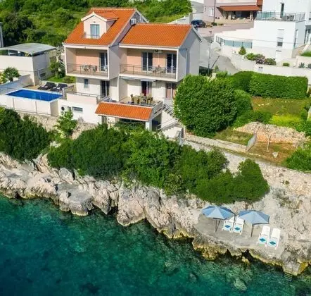 Ev (Silva - with pool and great view - H()