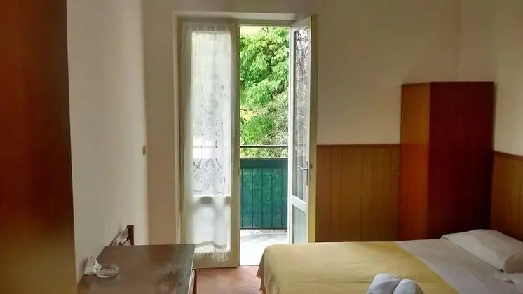 Üç Kişilik Oda, Kısmi Göl Manzaralı