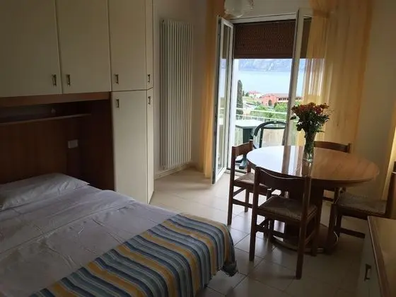 Üç Kişilik Oda, Kısmi Göl Manzaralı