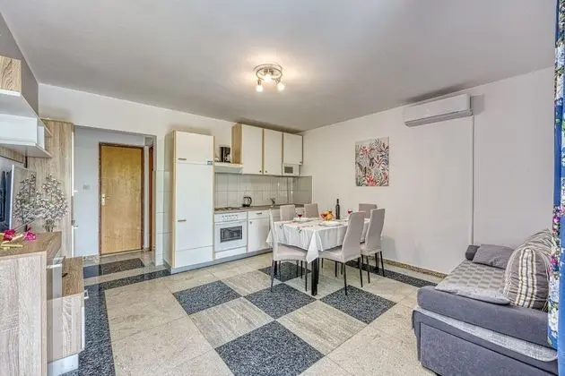 Family Apart Daire, 1 Çift Kişilik Yatak ve Çekyat, Bahçeli (Silver Apartment)