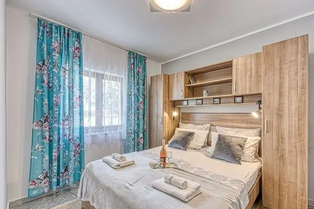 Family Apart Daire, 1 Çift Kişilik Yatak ve Çekyat, Bahçeli (Silver Apartment)