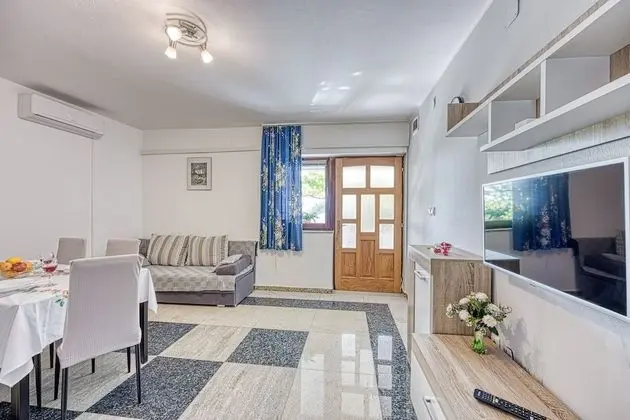 Family Apart Daire, 1 Çift Kişilik Yatak ve Çekyat, Bahçeli (Silver Apartment)