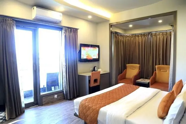 Royal Tek Büyük Yataklı Oda, 1 En Büyük (King) Boy Yatak, Şehir Manzaralı