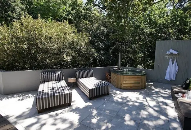 Deluxe Süit, 1 En Büyük (King) Boy Yatak, Avlu Manzaralı, Bahçeli