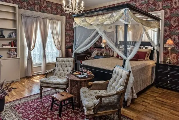 Romantic Oda, 1 Büyük (Queen) Boy Yatak, Şömine