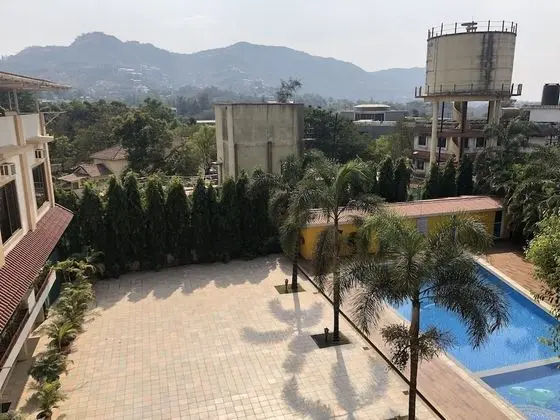Signature Room, 1 Queen Bed, Pool View