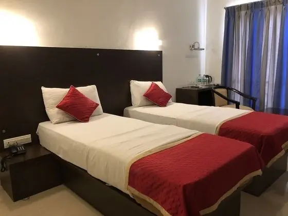 Twin Room, 2 Twin Beds, Pool View, Poolside