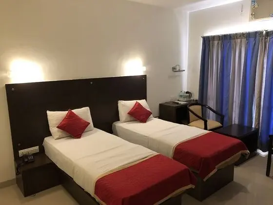 Twin Room, 2 Twin Beds, Pool View, Poolside