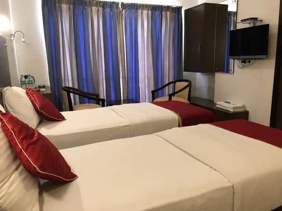 Twin Room, 2 Twin Beds, Pool View, Poolside