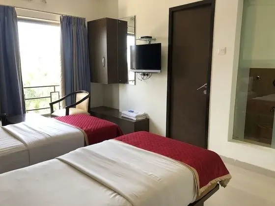 Twin Room, 2 Twin Beds, Pool View, Poolside