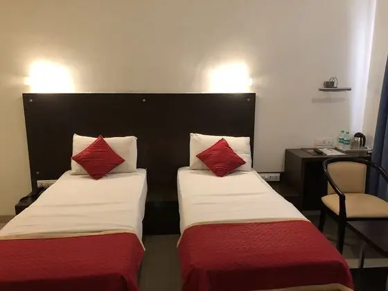 Twin Room, 2 Twin Beds, Pool View, Poolside