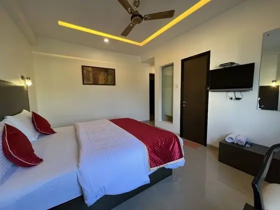 Twin Room, 2 Twin Beds, Pool View, Poolside