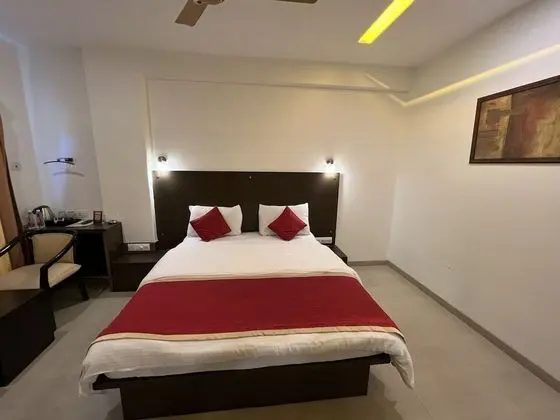 Twin Room, 2 Twin Beds, Pool View, Poolside