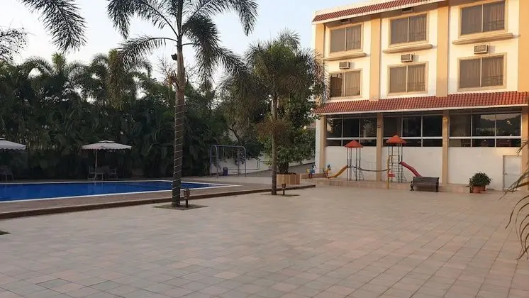 Twin Room, 2 Twin Beds, Pool View, Poolside