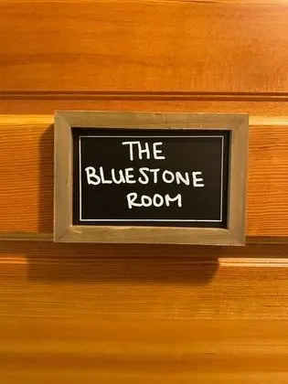 Standard Oda, Banyolu/Duşlu (The Blue Stone Room)