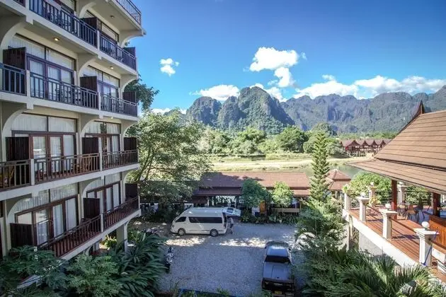 Deluxe Tek Büyük Yataklı Oda, Balkon, Nehir Manzaralı