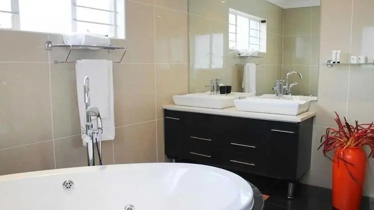 Luxury Tek Büyük veya İki Ayrı Yataklı Oda, 1 Yatak Odası, Küvet