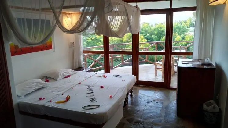 Superior Tek Büyük Yataklı Oda, Balkon, Havuz Manzaralı