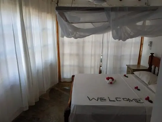 Superior Tek Büyük Yataklı Oda, Balkon, Havuz Manzaralı