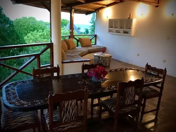 Superior Tek Büyük Yataklı Oda, Balkon, Havuz Manzaralı