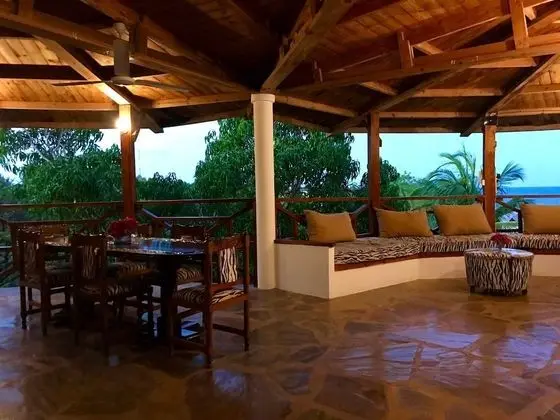 Superior Tek Büyük Yataklı Oda, Balkon, Havuz Manzaralı
