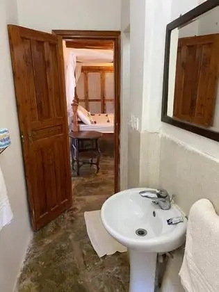 Superior Tek Büyük Yataklı Oda, Balkon, Havuz Manzaralı