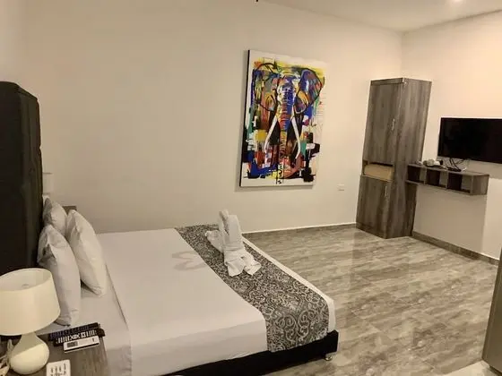 Deluxe King Suite