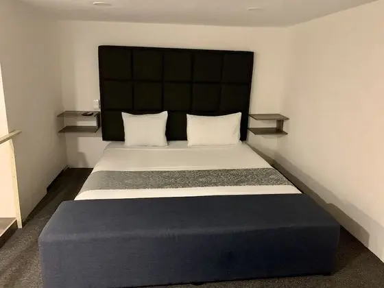 Deluxe King Suite