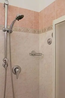 Büyük Yataklı Tek Kişilik Oda