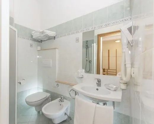 Tek Büyük veya İki Ayrı Yataklı Oda, Balkon