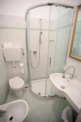Basic Üç Kişilik Oda