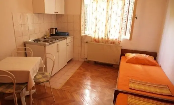 Apart Daire (Silvija - 50 m from sea - A2(2+2))