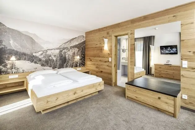 Deluxe Tek Büyük Yataklı Oda, Balkon, Dağ Manzaralı