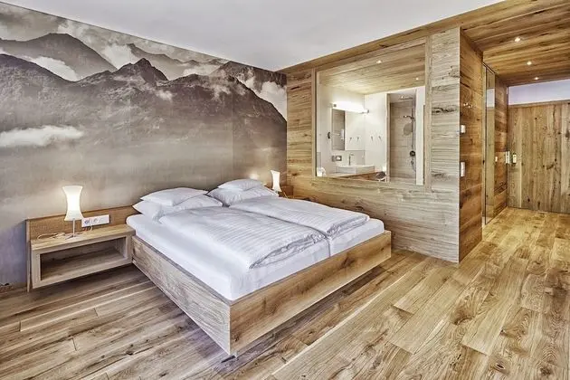 Junior Tek Büyük Yataklı Oda, Balkon, Dağ Manzaralı