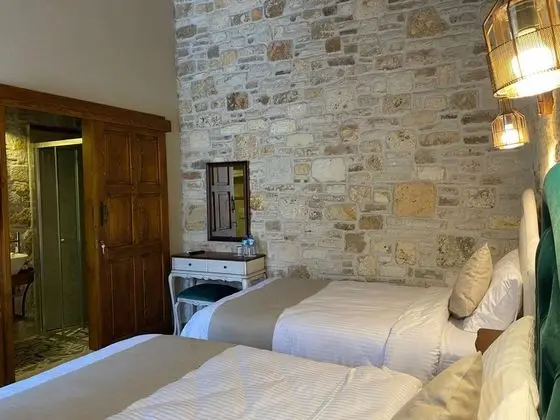 Aile Odası, Avlu Manzaralı