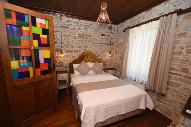 Çift Kişilik, Sokak Manzaralı, 1. Kat