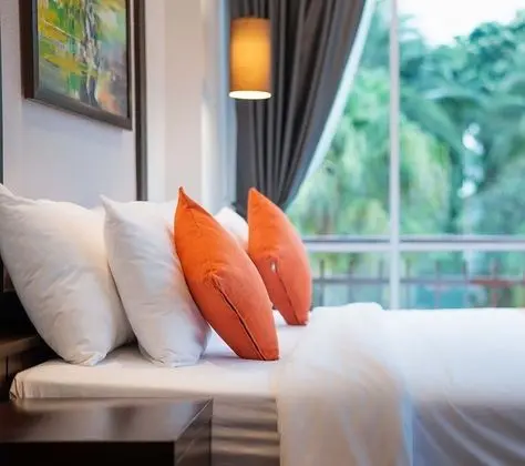 4 Bedrooms Beachfront Villa