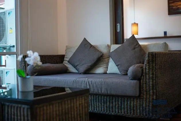 4 Bedrooms Beachfront Villa