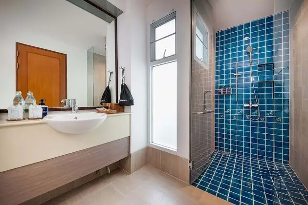 4 Bedrooms Beachfront Villa