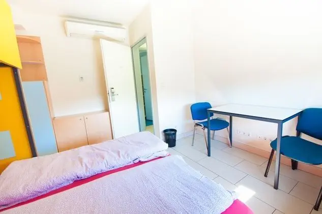 Basic Tek Büyük Yataklı Oda, Ortak Banyo
