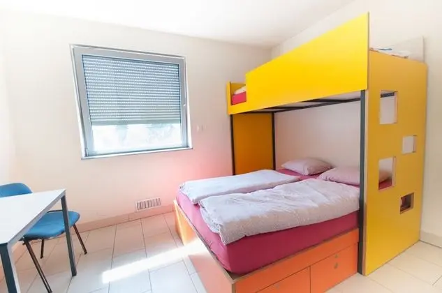 Basic Üç Kişilik Oda, Ortak Banyo