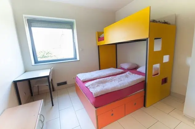 Basic Üç Kişilik Oda, Ortak Banyo